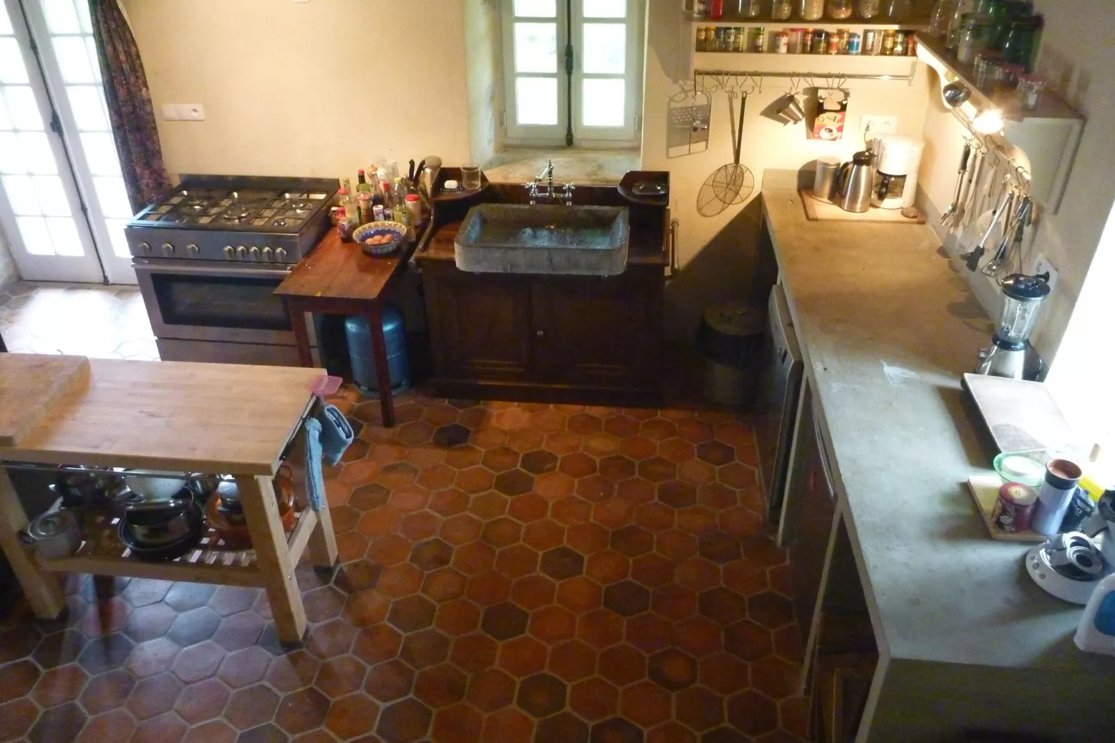 Un château en bordure de rivière-Kitchen