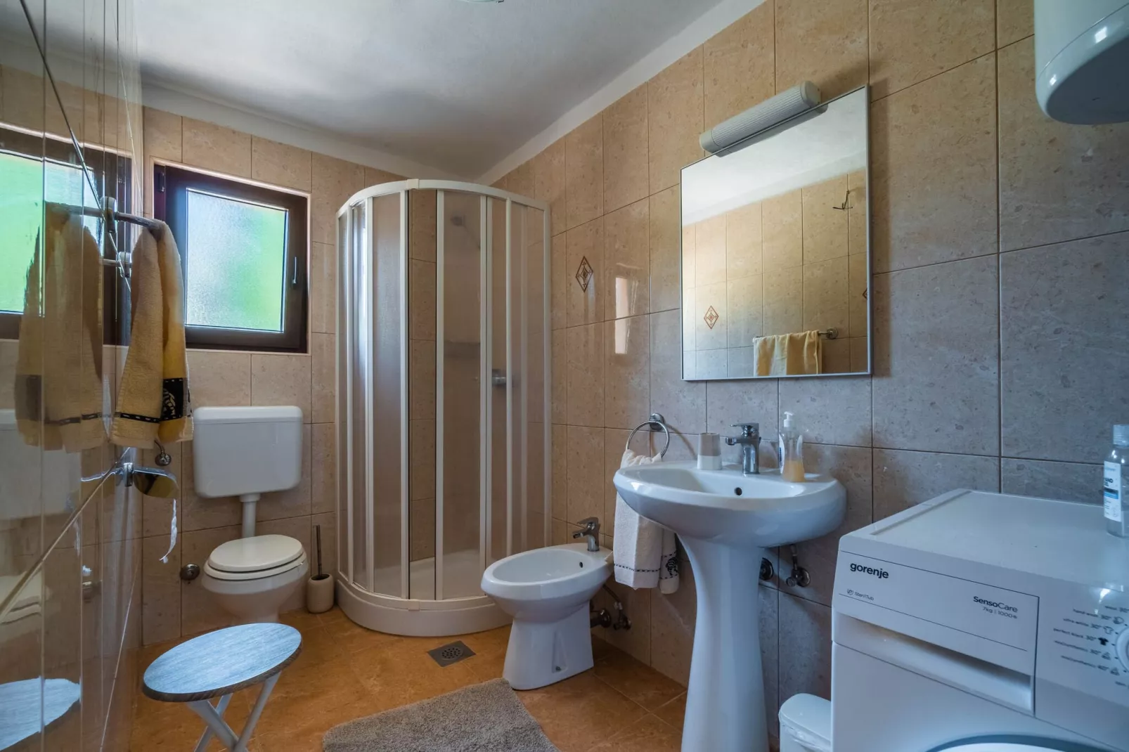 Elda-Bathroom