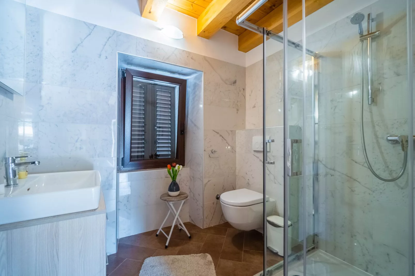 Elda-Bathroom
