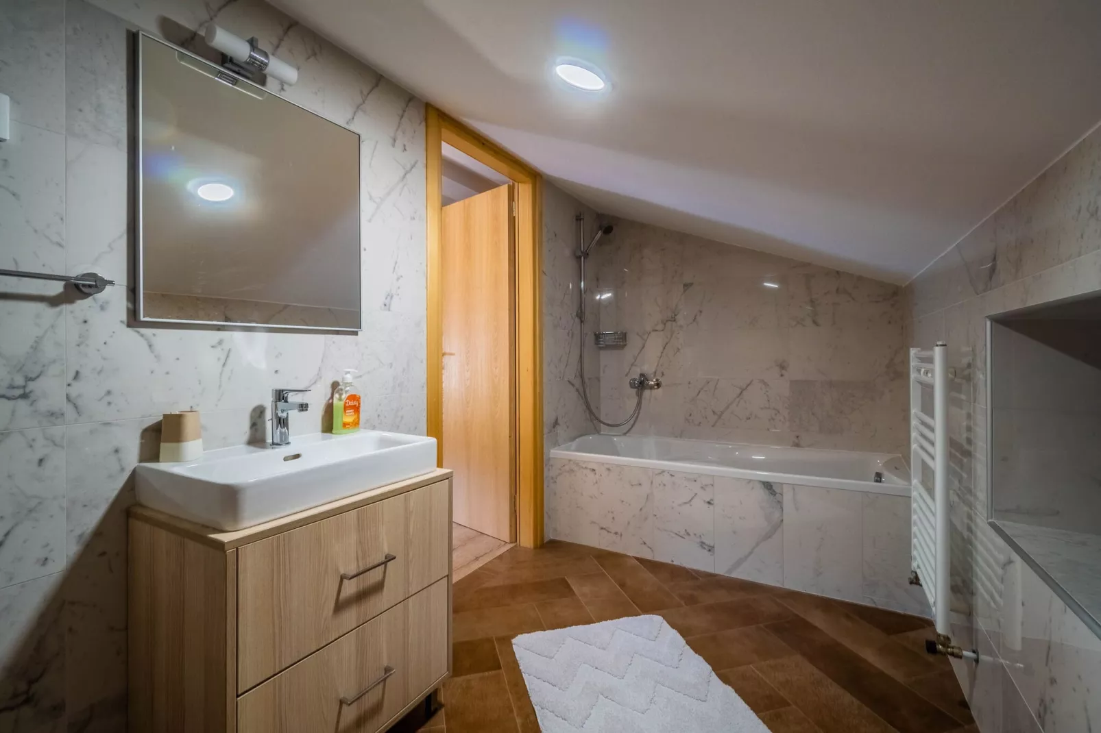 Elda-Bathroom