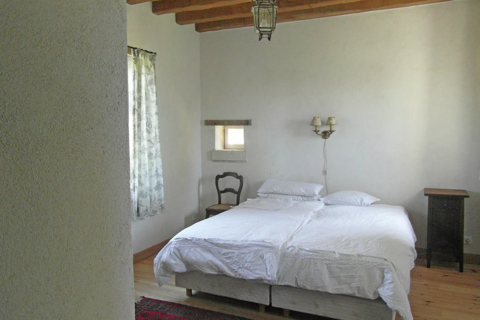 Un château en bordure de rivière-Bedroom