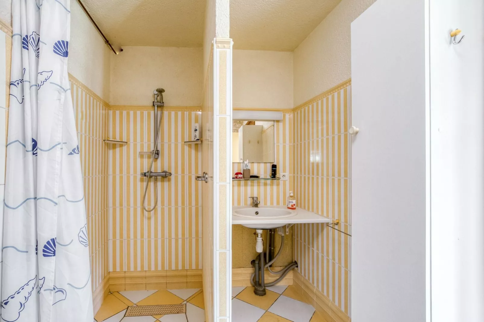 Tournesol-Bathroom