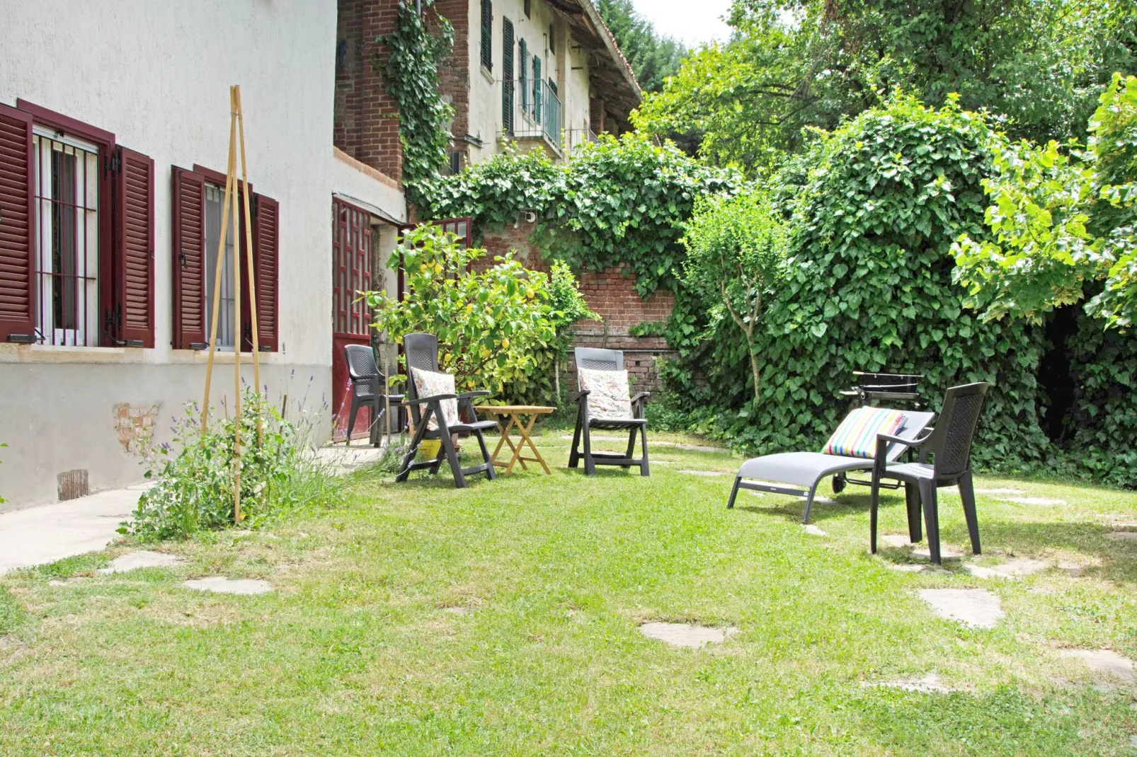 Casale Adriano Country House-Gardens summer