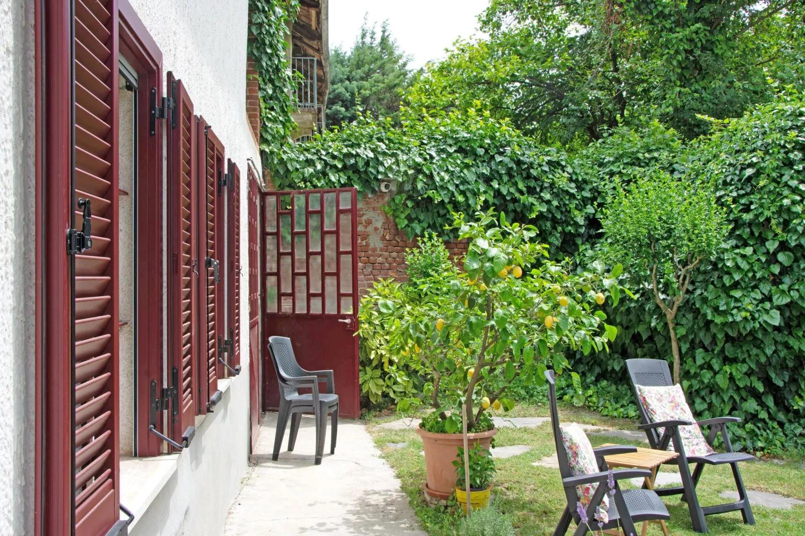 Casale Adriano Country House-Gardens summer