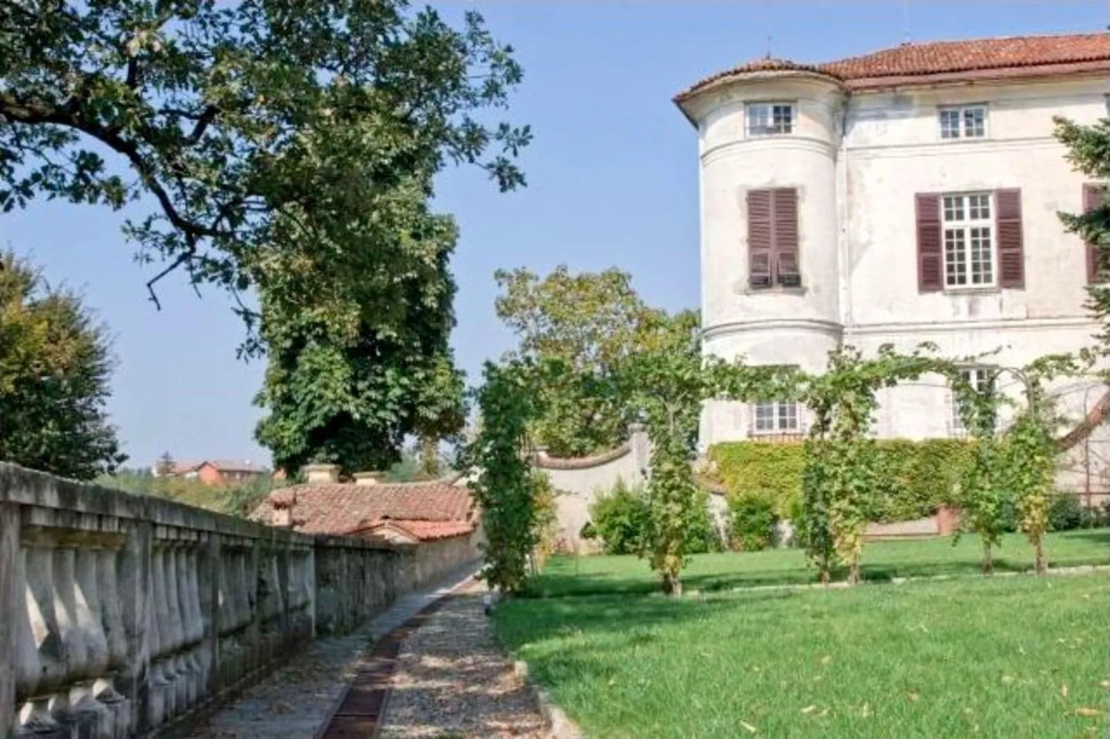 Castello Grimalda - Le Torrette-Gardens summer