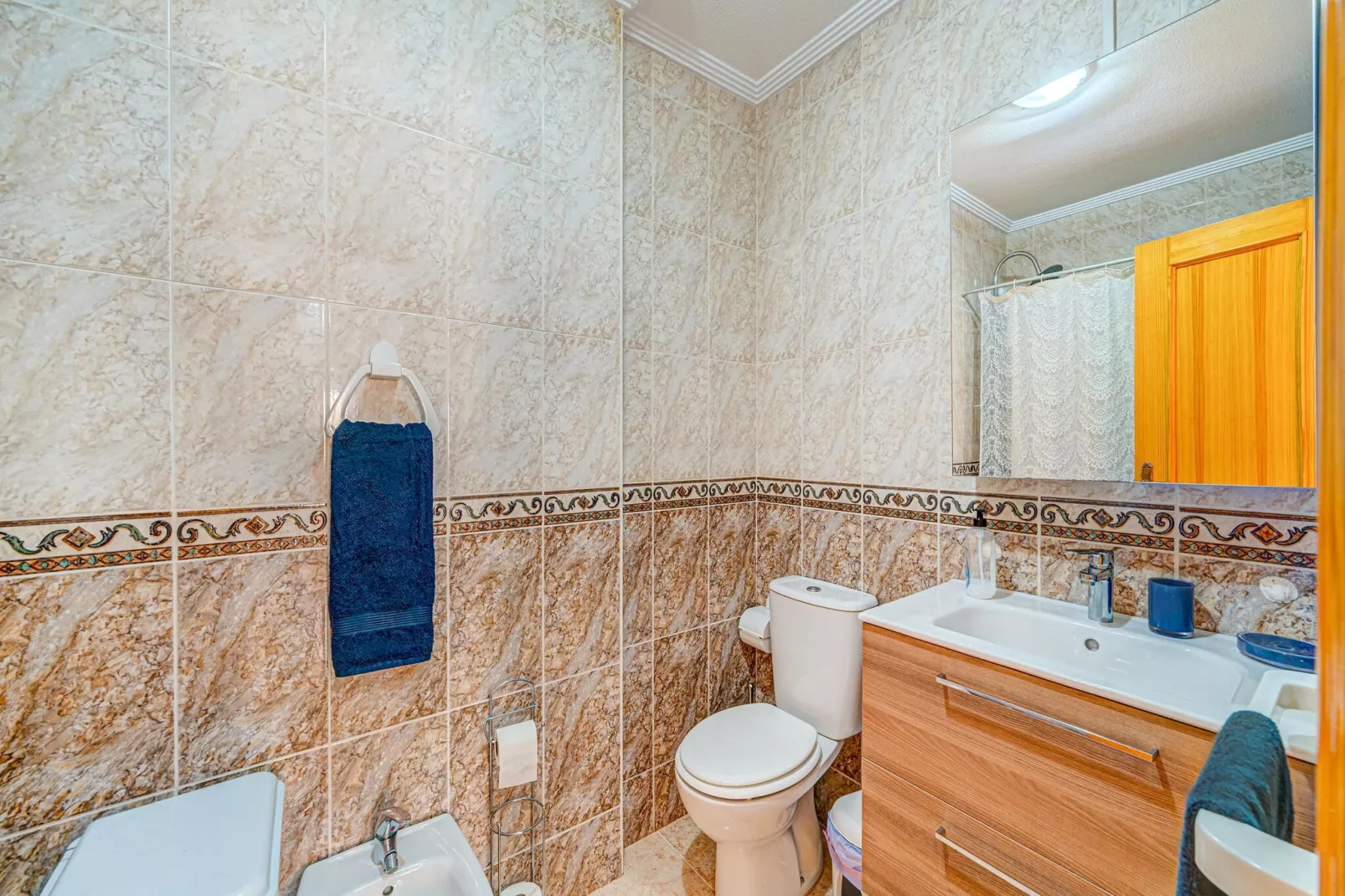 Los Leandros-Bathroom