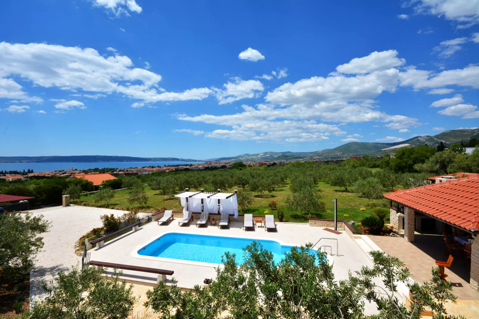 Villa Oliva-Exterior summer