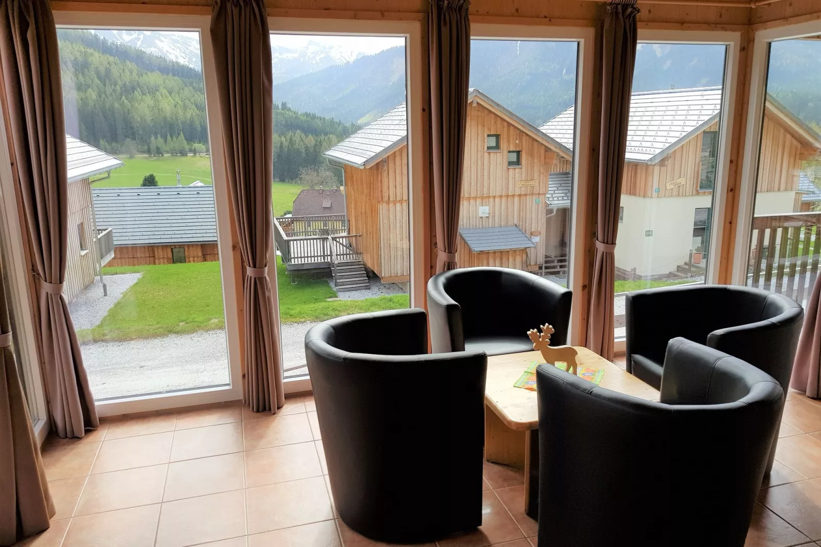 Tauern Chalet-Living room