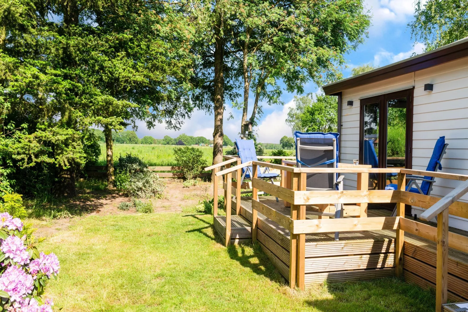 De Veluwse Kip-Gardens summer