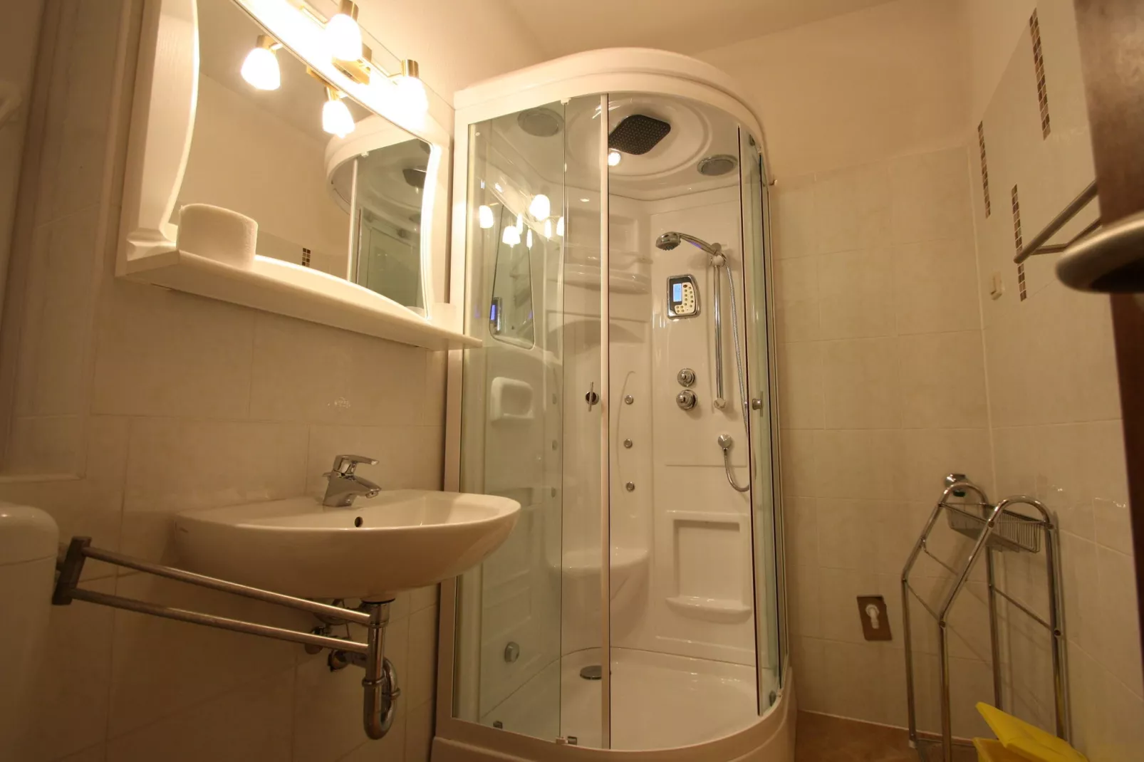 Holiday Home Rosie 2-Bathroom