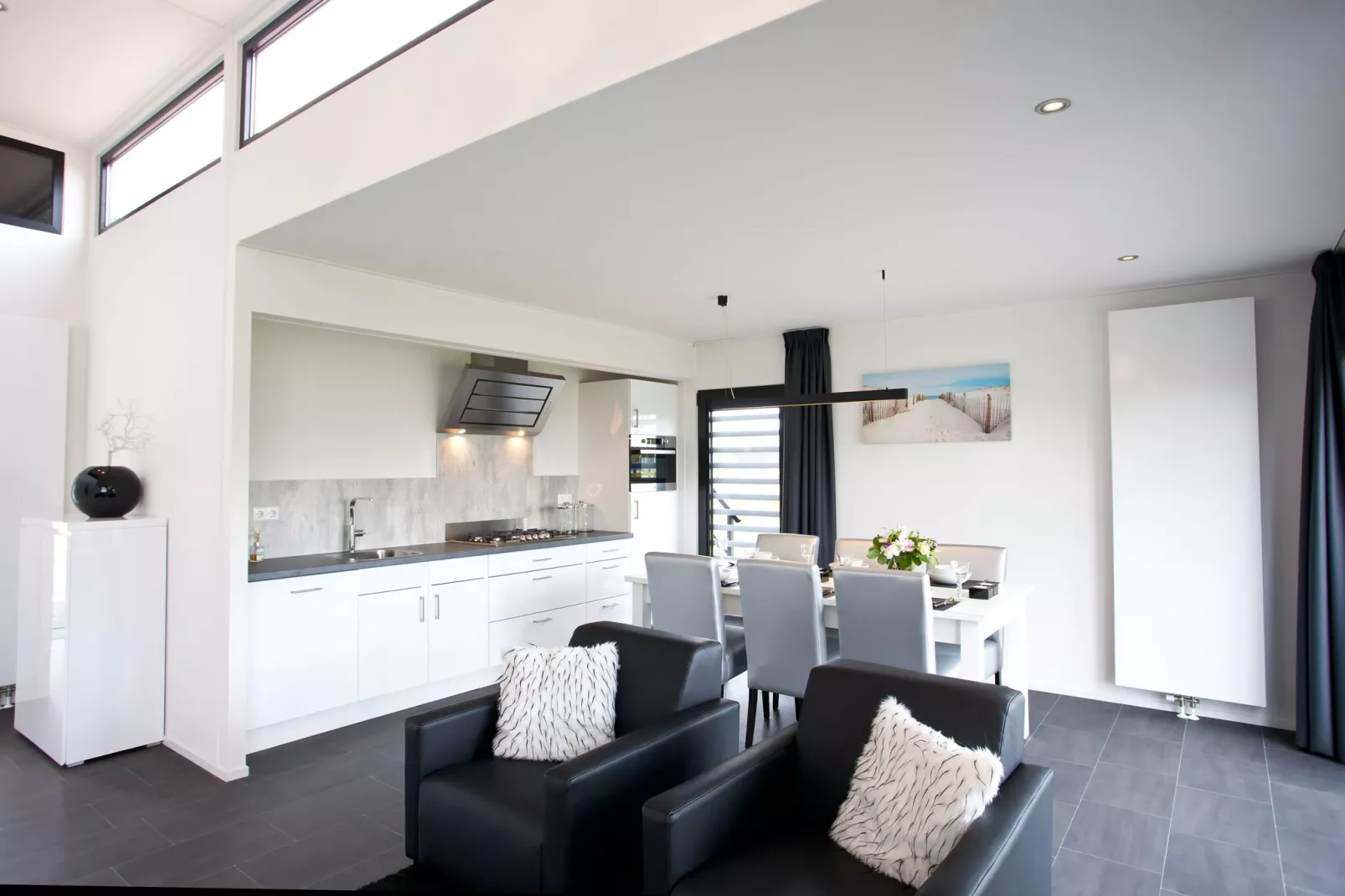 Resort Maasduinen 1-Dining room