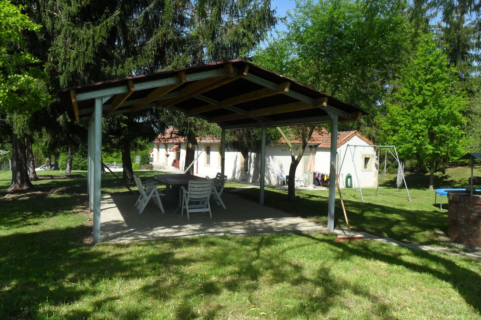 Maison de vacances -   VIEURE-Gardens summer