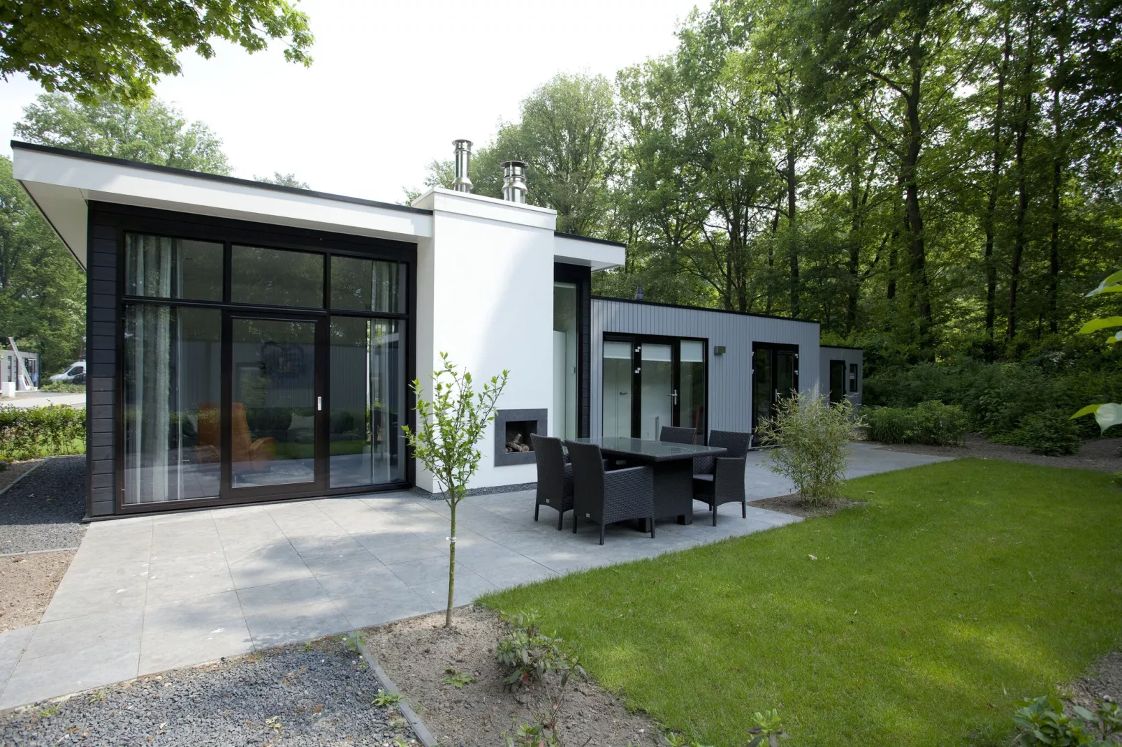 Resort Maasduinen 2-Exterior summer