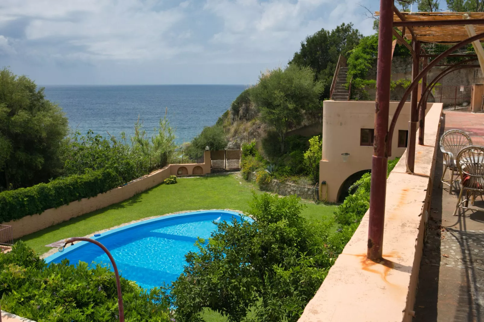 Limoni-Pool