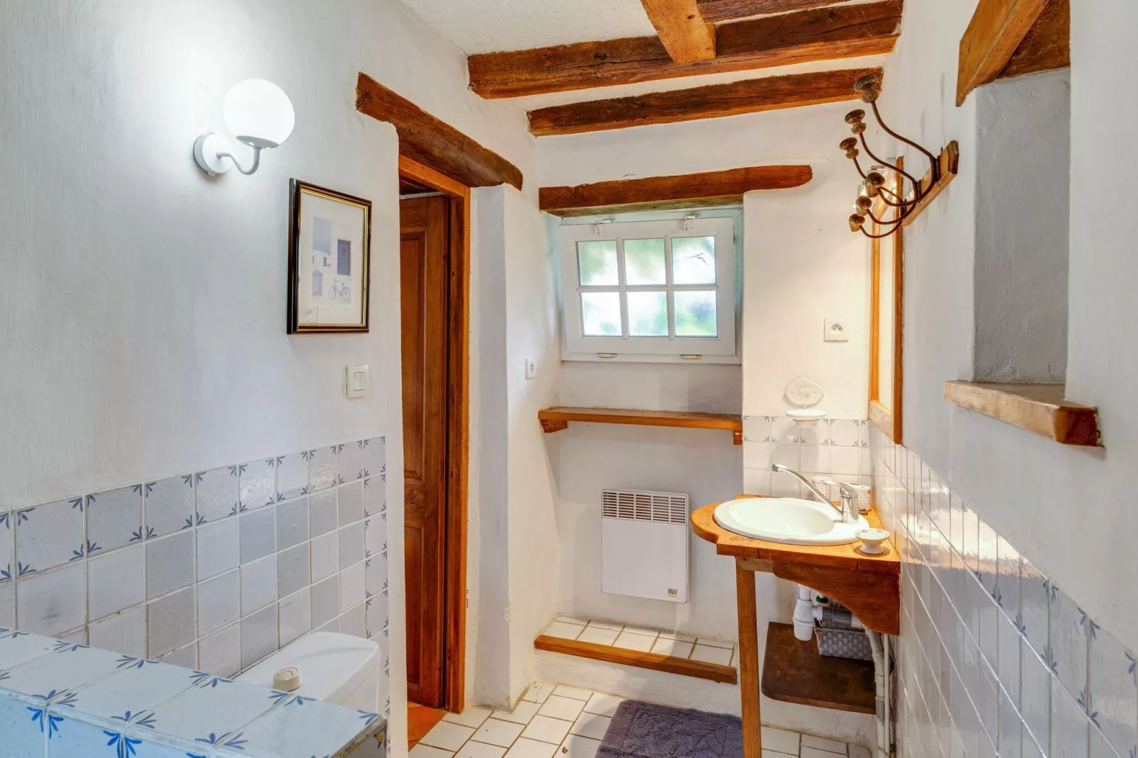Maison de vacances St Laurent des Mortiers-Badezimmer