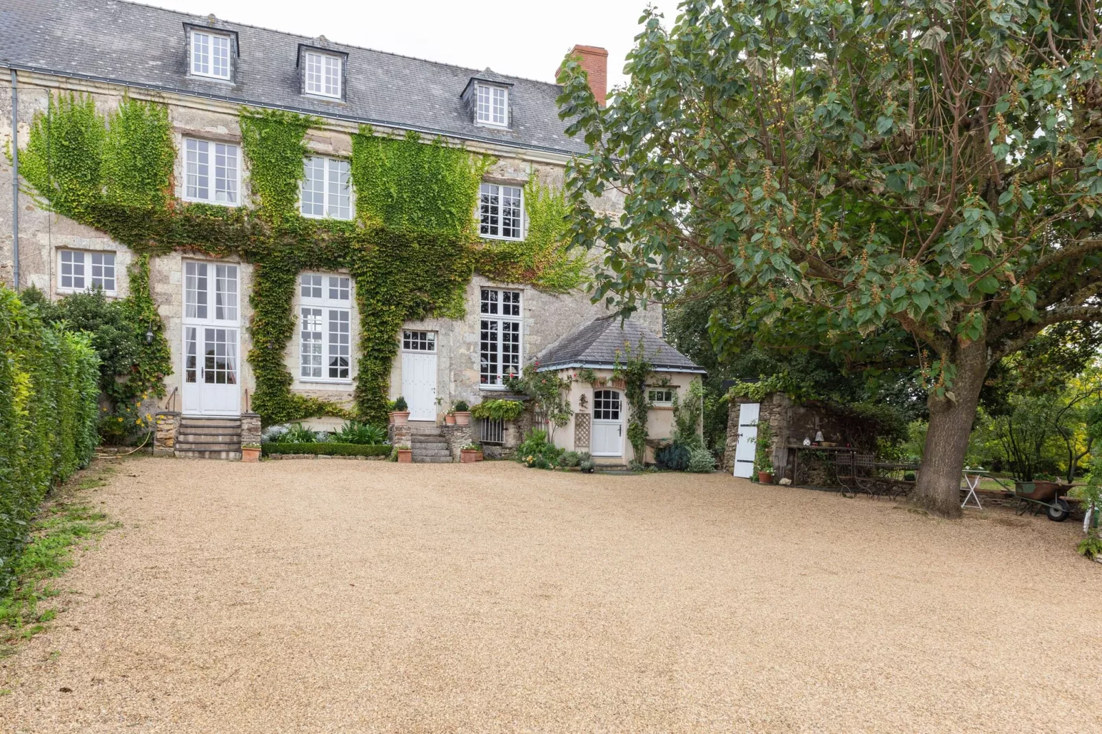 Maison de vacances St Laurent des Mortiers-Außenbereich Sommer