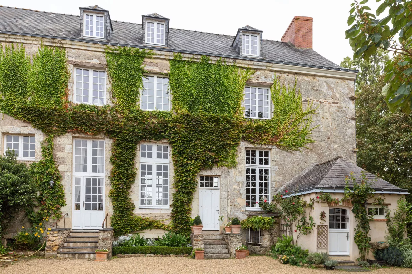 Maison de vacances St Laurent des Mortiers-Außenbereich Sommer