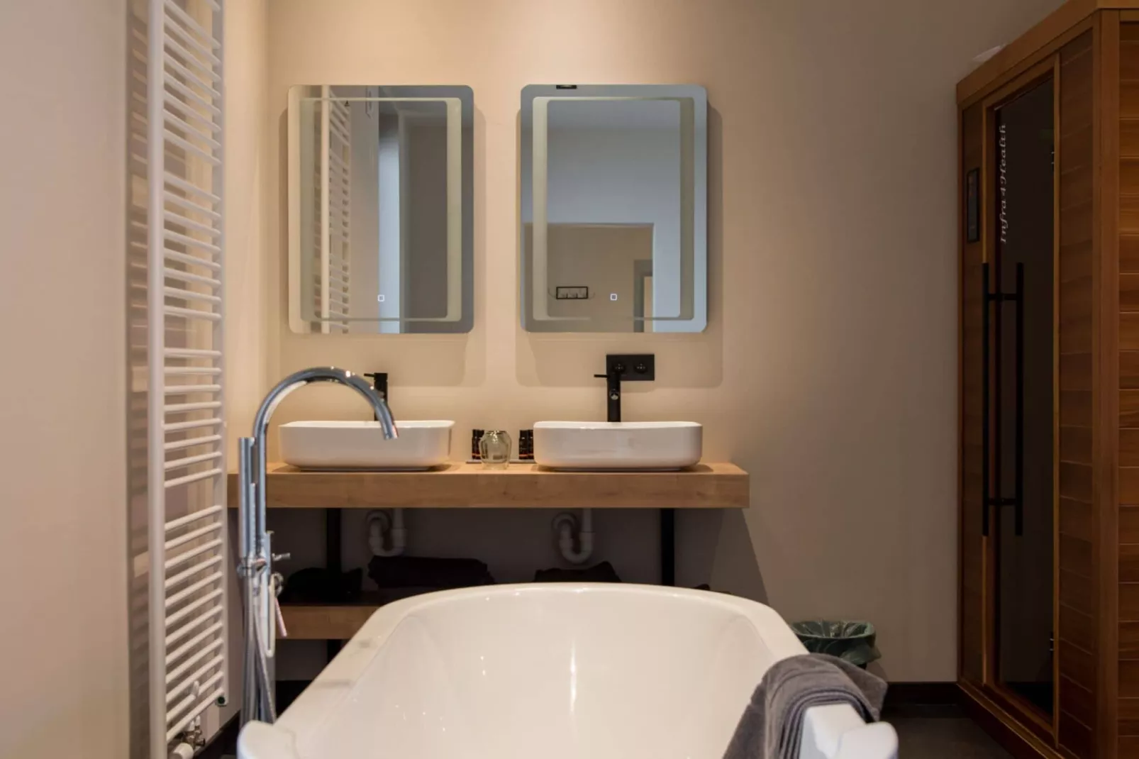 T Vlyt - wellness accommodatie-Bathroom