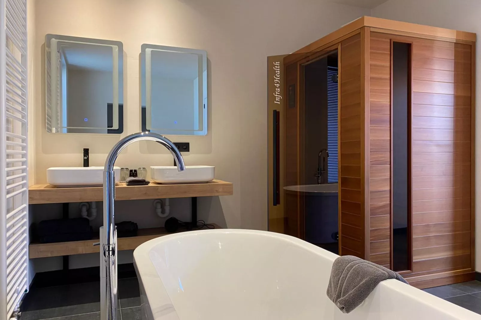 T Vlyt - wellness accommodatie-Bathroom