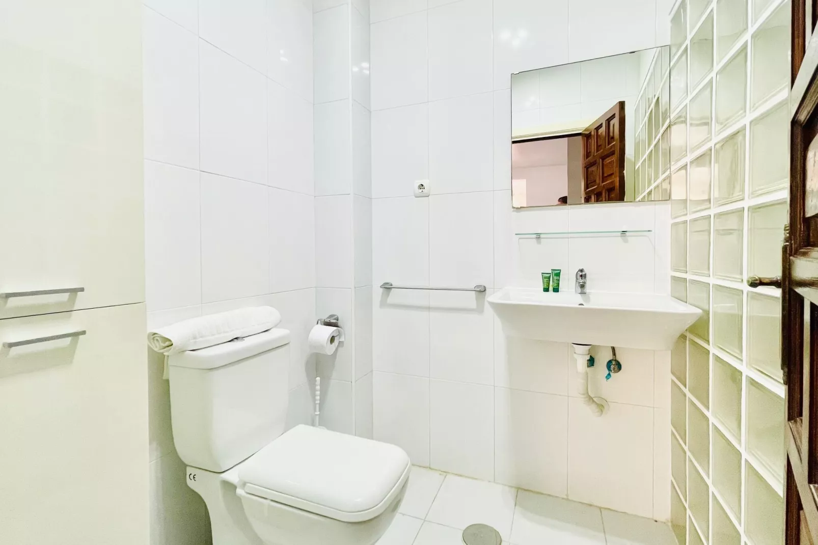 Concordia 104-Bathroom