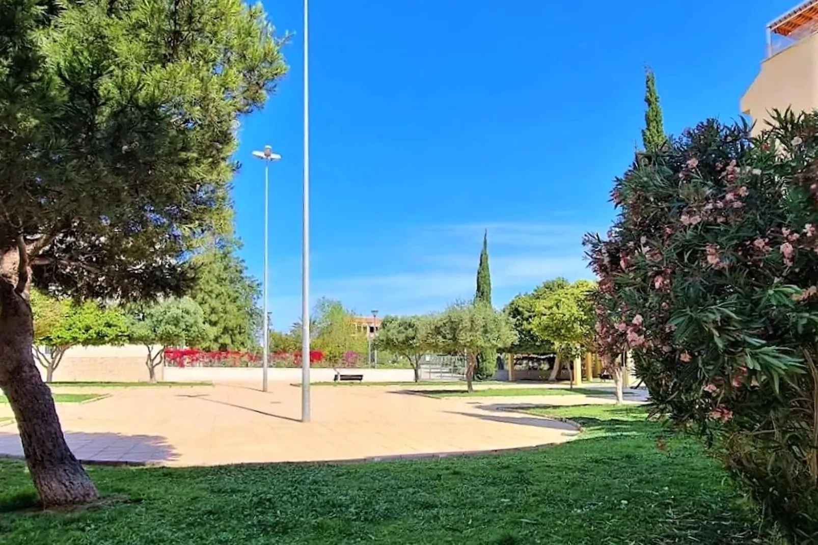 Concordia 1002-Gardens summer