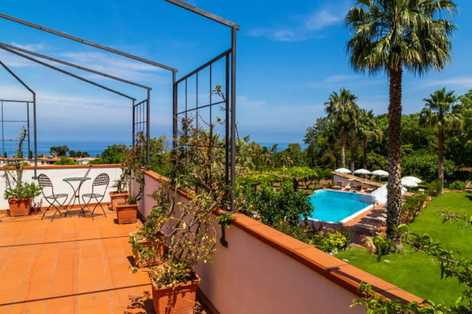 Villa Conte-Terrace balcony