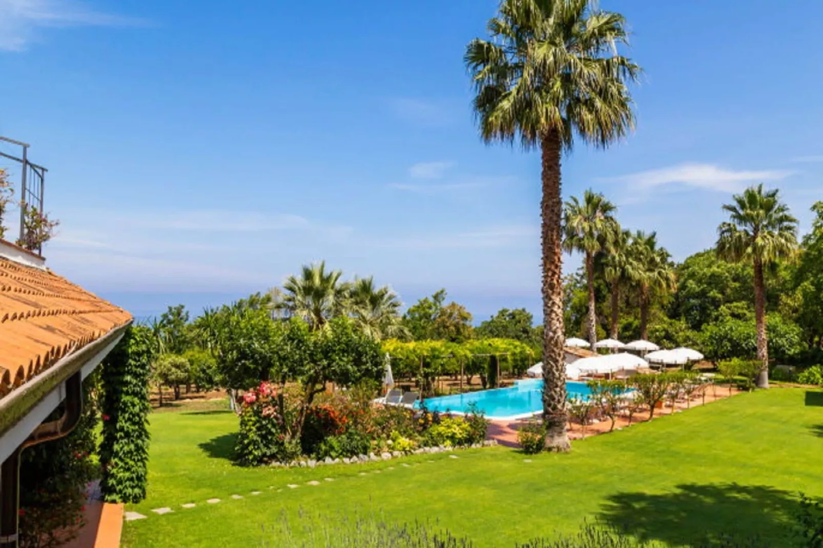 Villa Conte-Gardens summer