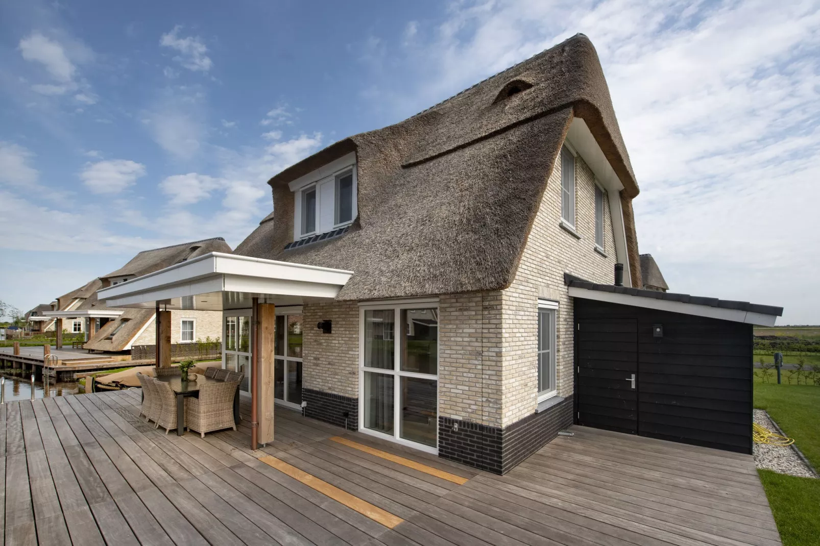 Friese Meren Villa's 5 - Exterior in summer