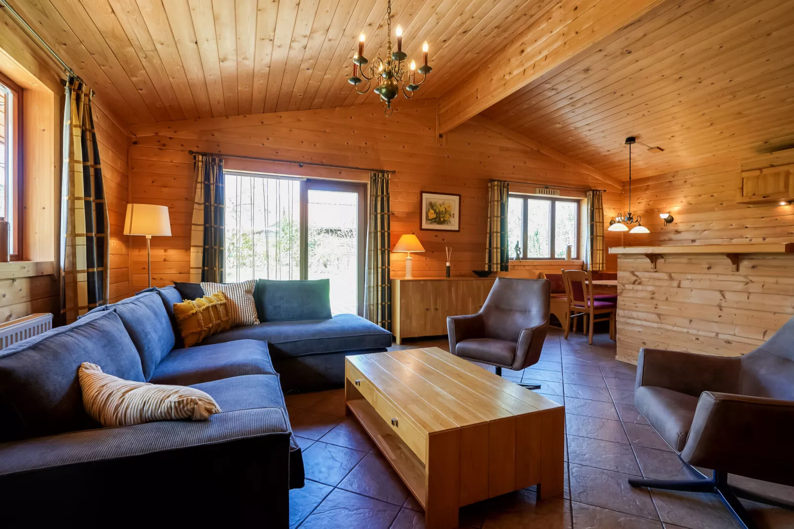 Finse Bungalow in Holten-Living room