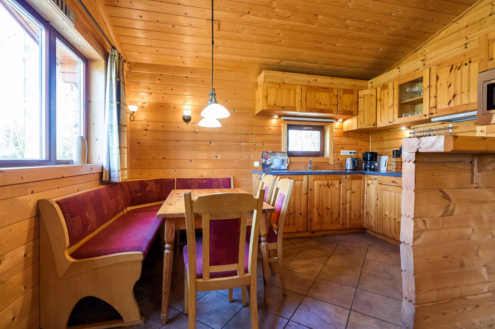 Finse Bungalow in Holten-Dining room
