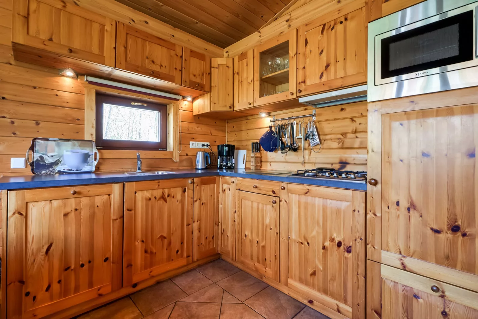 Finse Bungalow in Holten-Kitchen