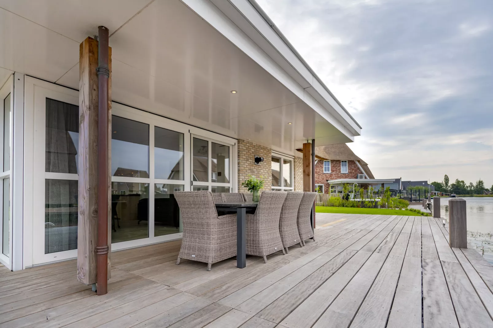 Friese Meren Villa's 5 - Terrace balcony
