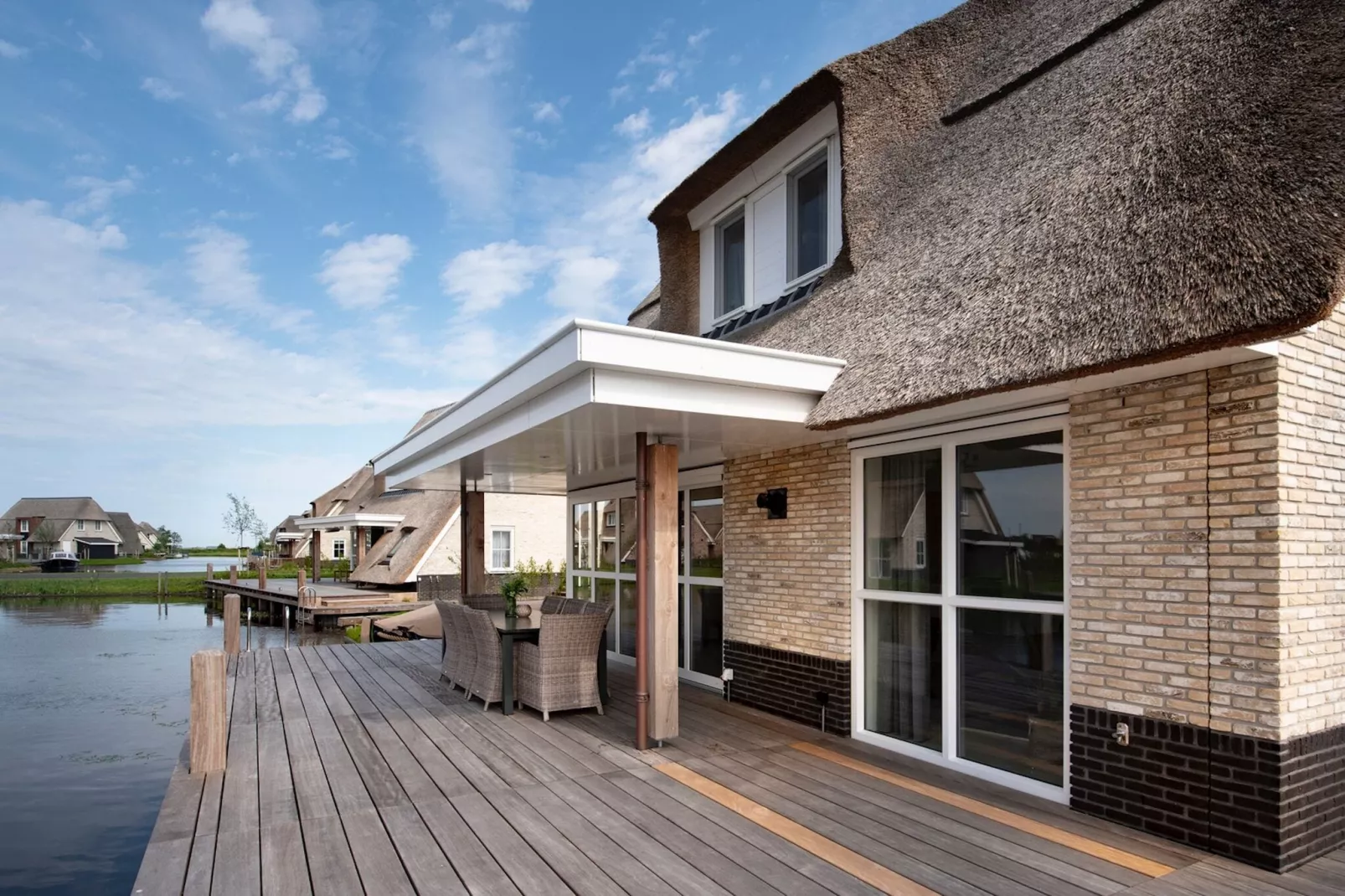 Friese Meren Villa's 5 - Terrace balcony
