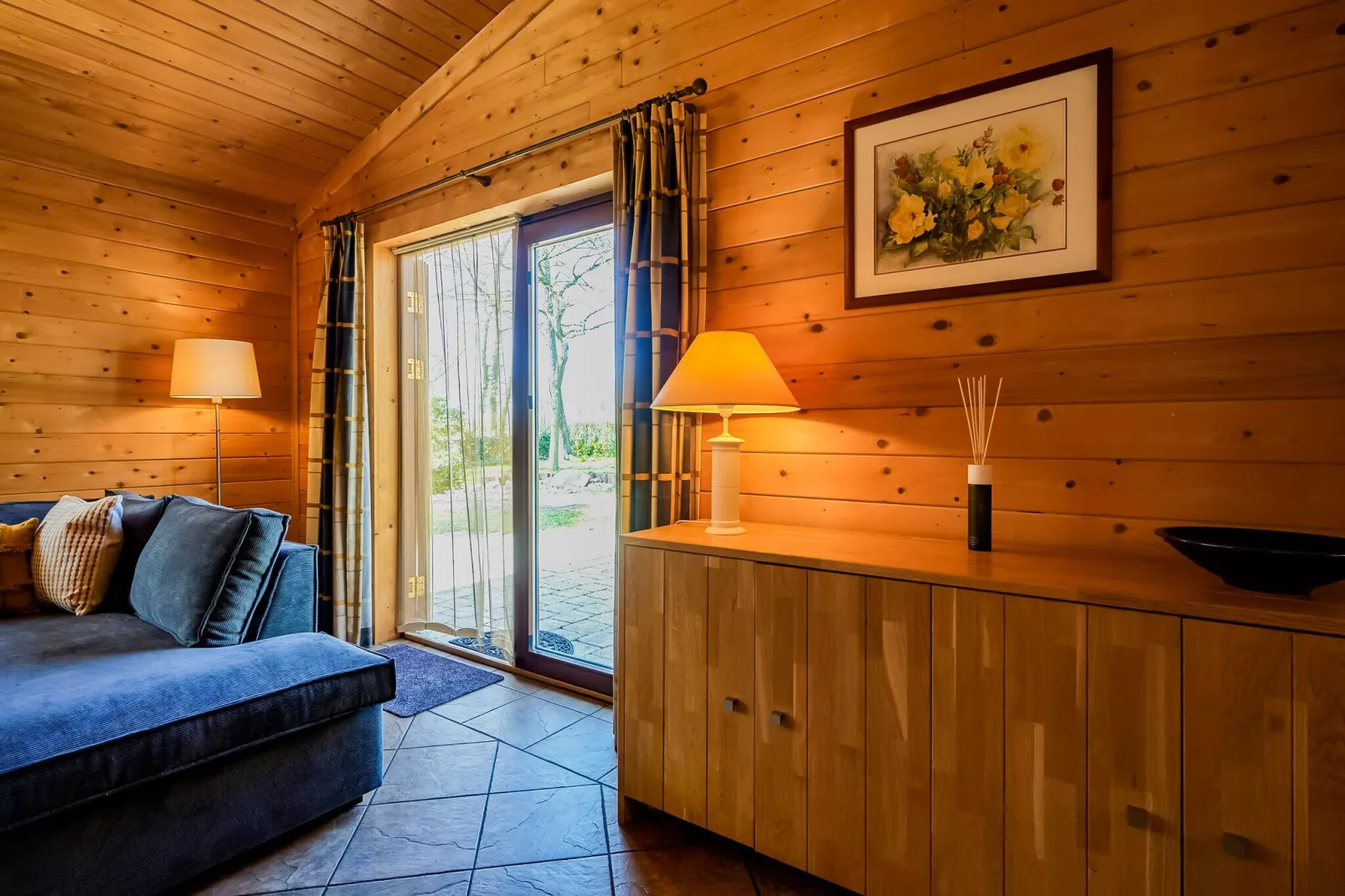 Finse Bungalow in Holten-Living room