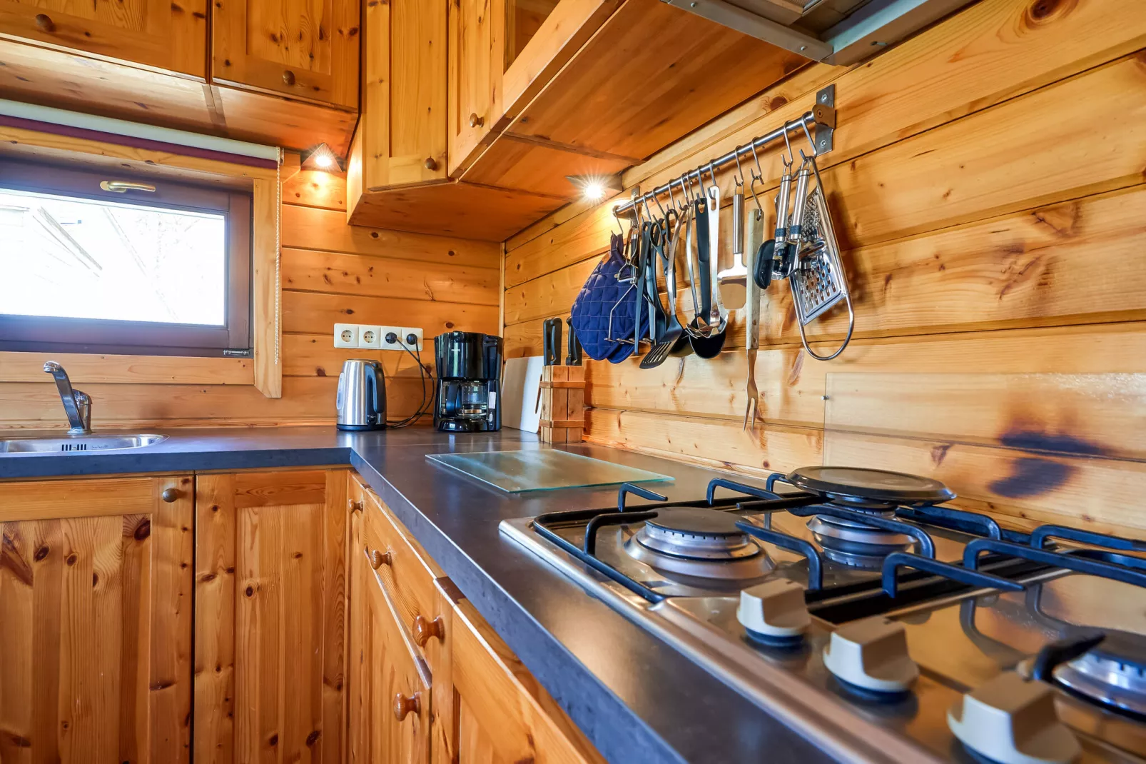 Finse Bungalow in Holten-Kitchen