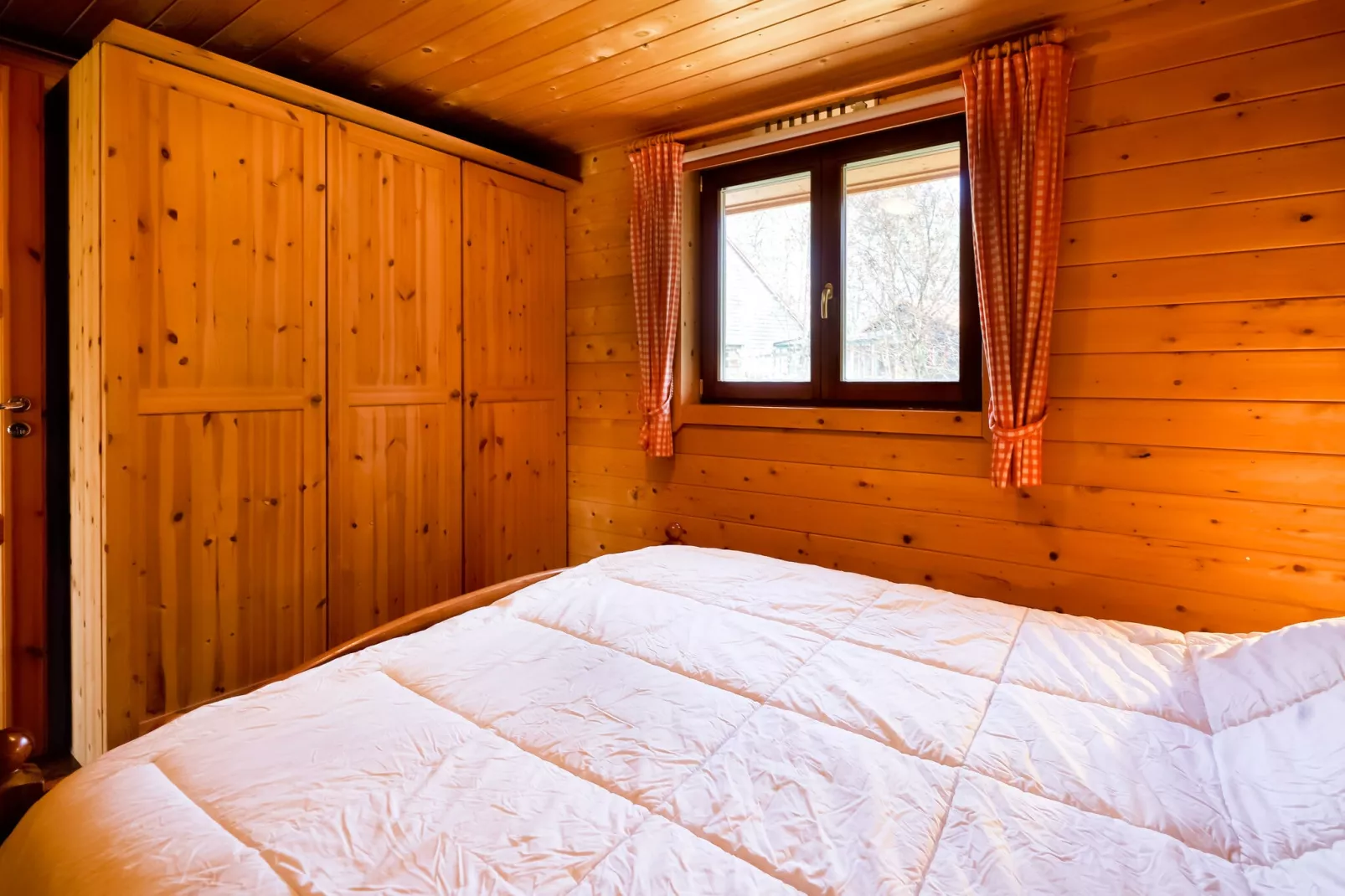 Finse Bungalow in Holten-Bedroom