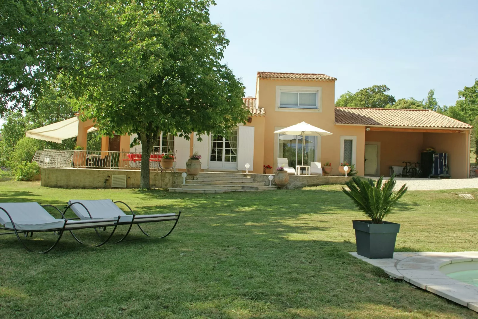 Le Grand Chêne-Exterior summer