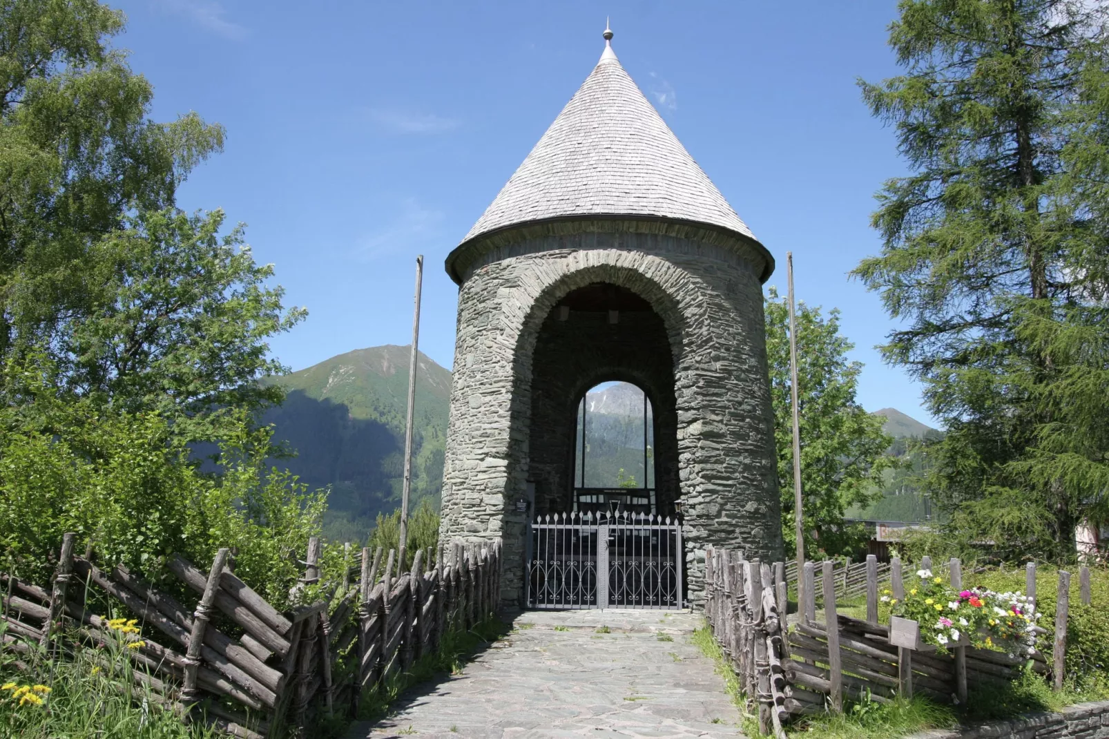 Chalet Victor-Areas summer 1km