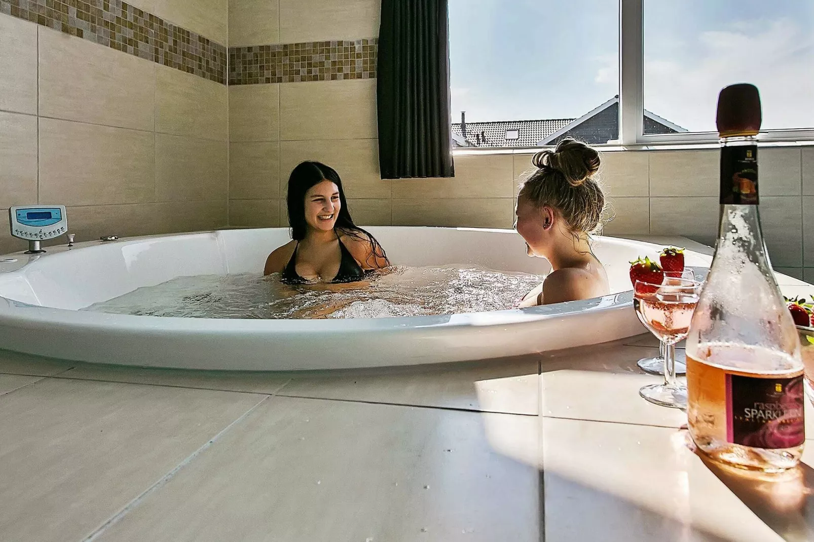 Luxury Pool Retreat by Sea - By Traum Ferienwohnungen-Spa