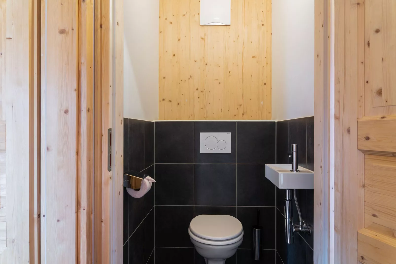 Chalet Sonnenschein-Bathroom