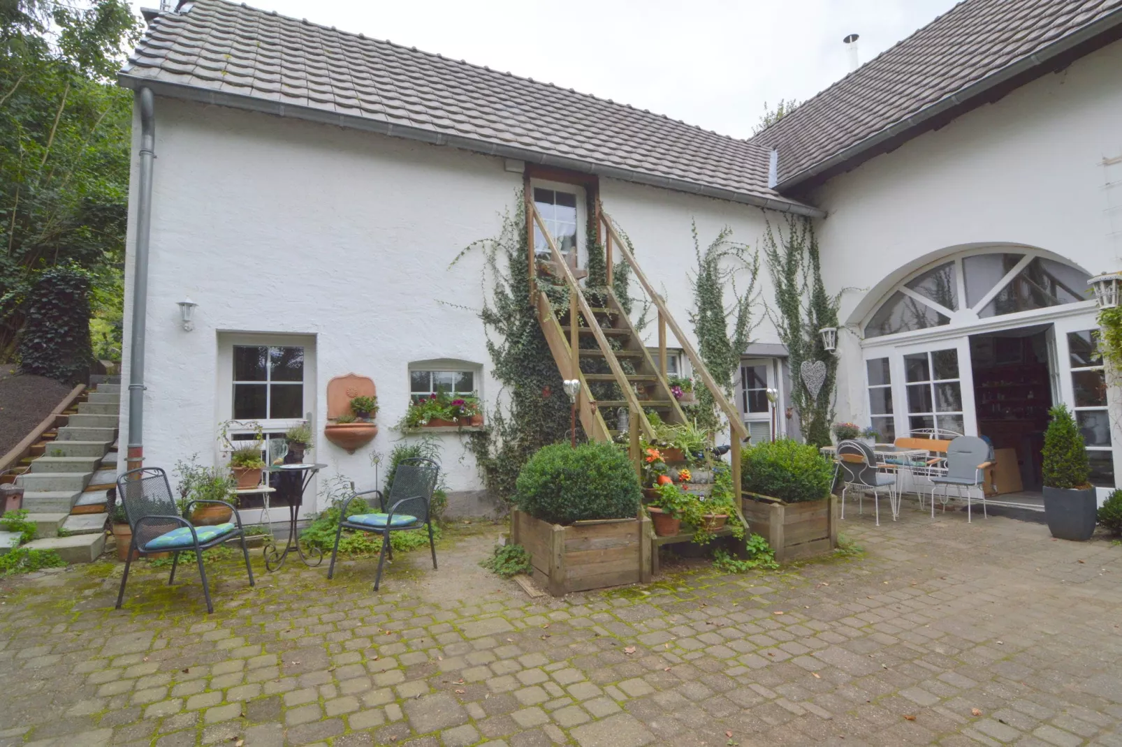 Rosenherz-Exterior summer