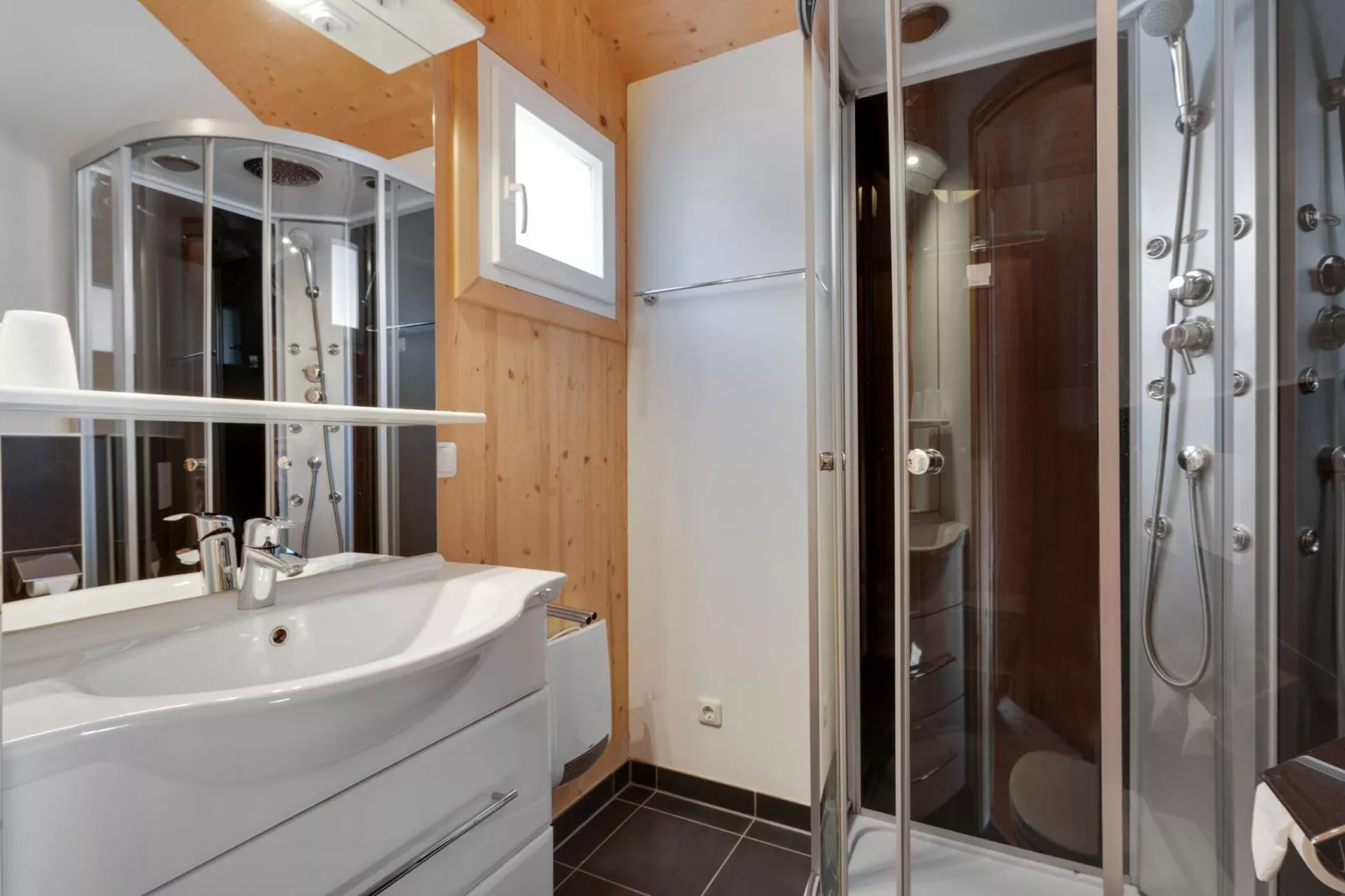 Chalet Sonnenschein-Bathroom