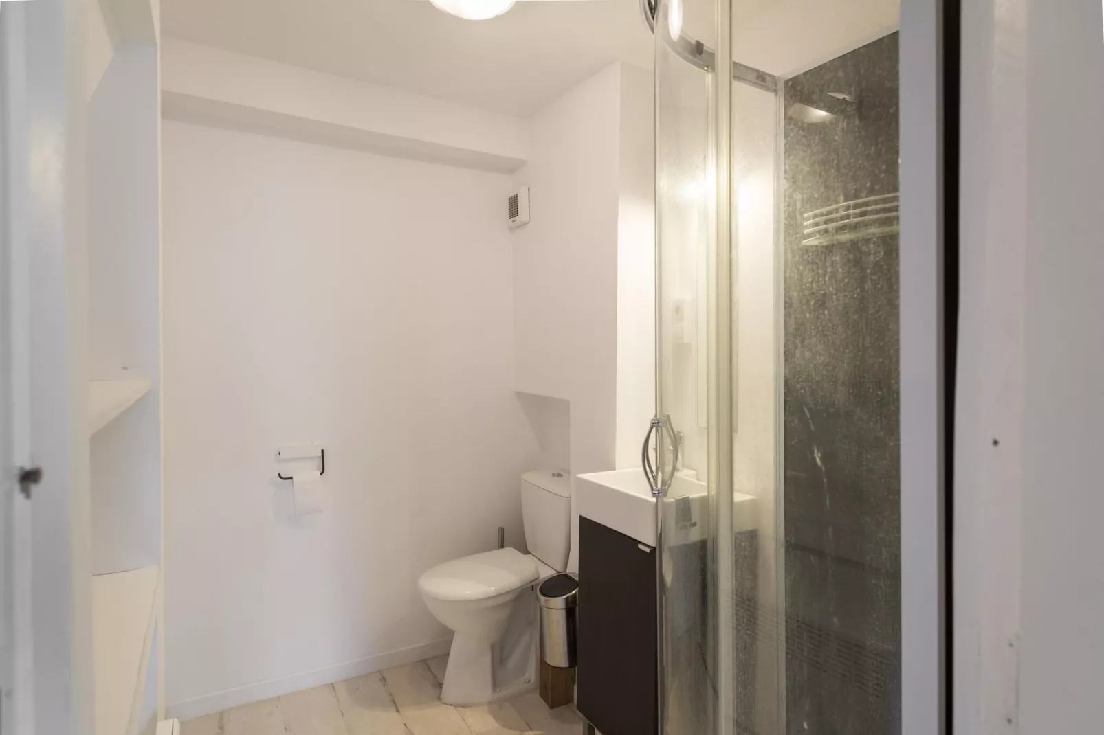 Lovely holiday home near Joset Alain-Bathroom