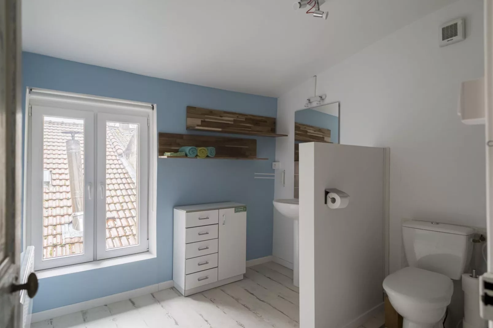Lovely holiday home near Joset Alain-Bathroom