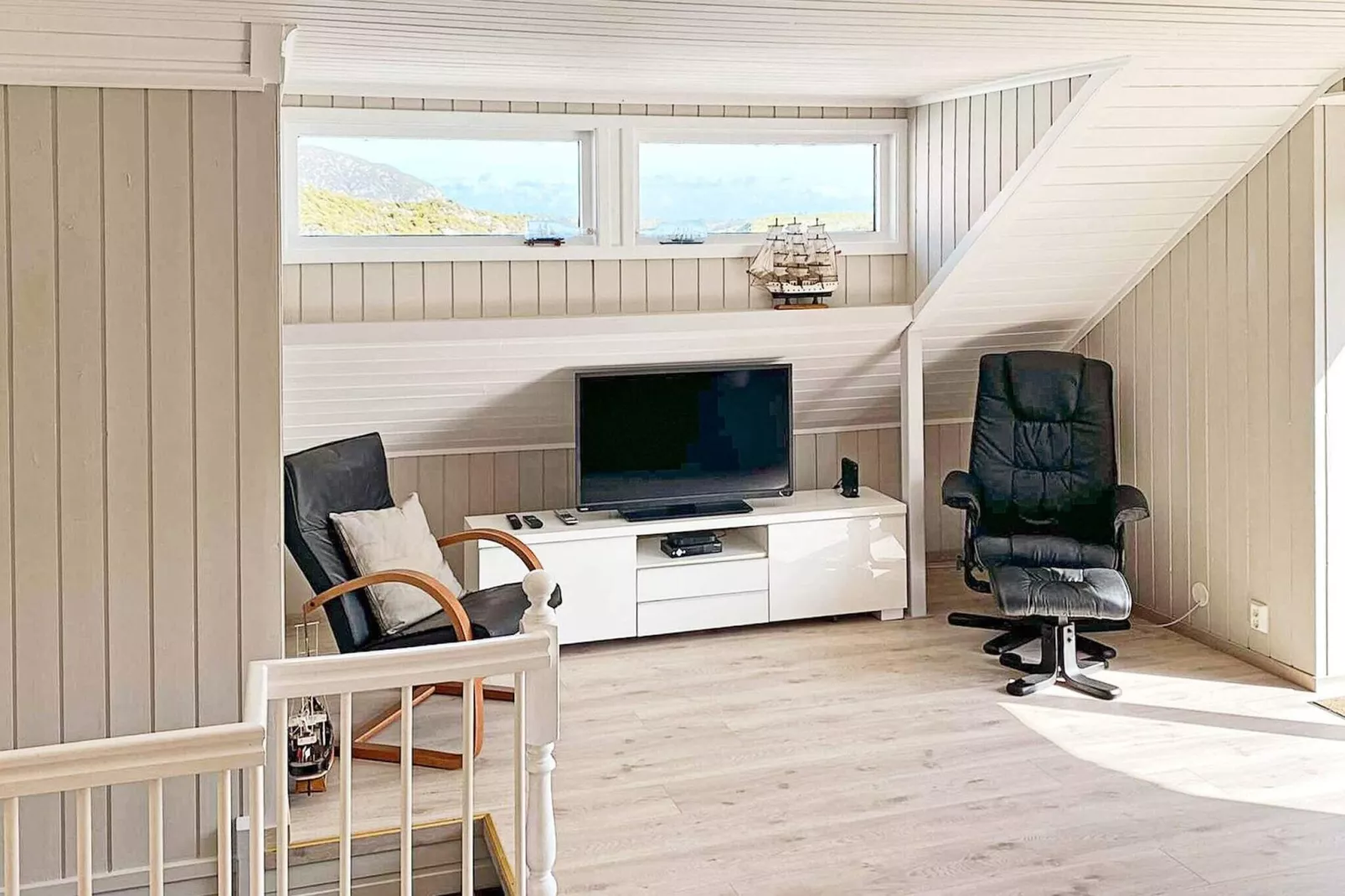 37596 JARLE-Indoor