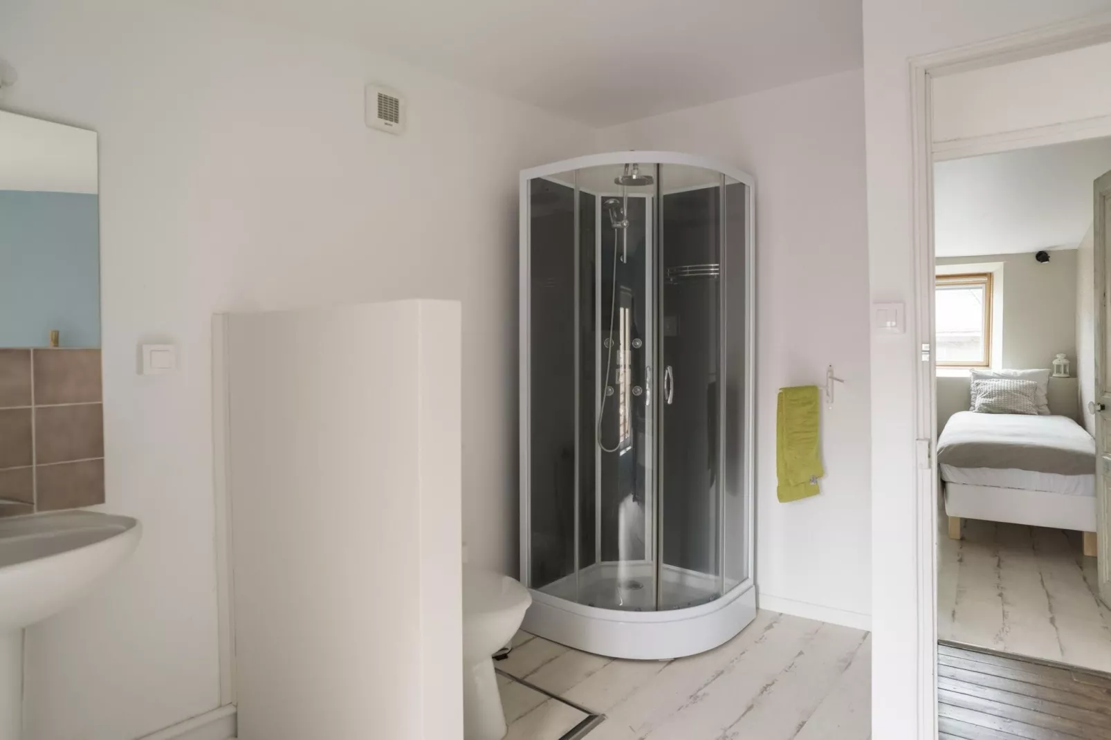 Lovely holiday home near Joset Alain-Bathroom