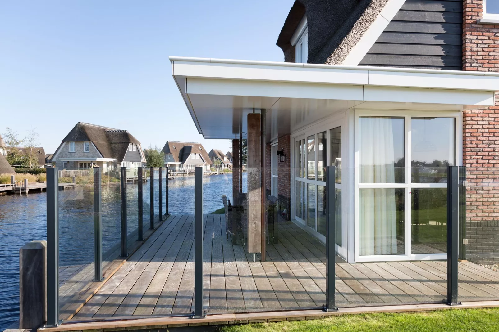 Friese Meren Villa's 18-Terrace balcony