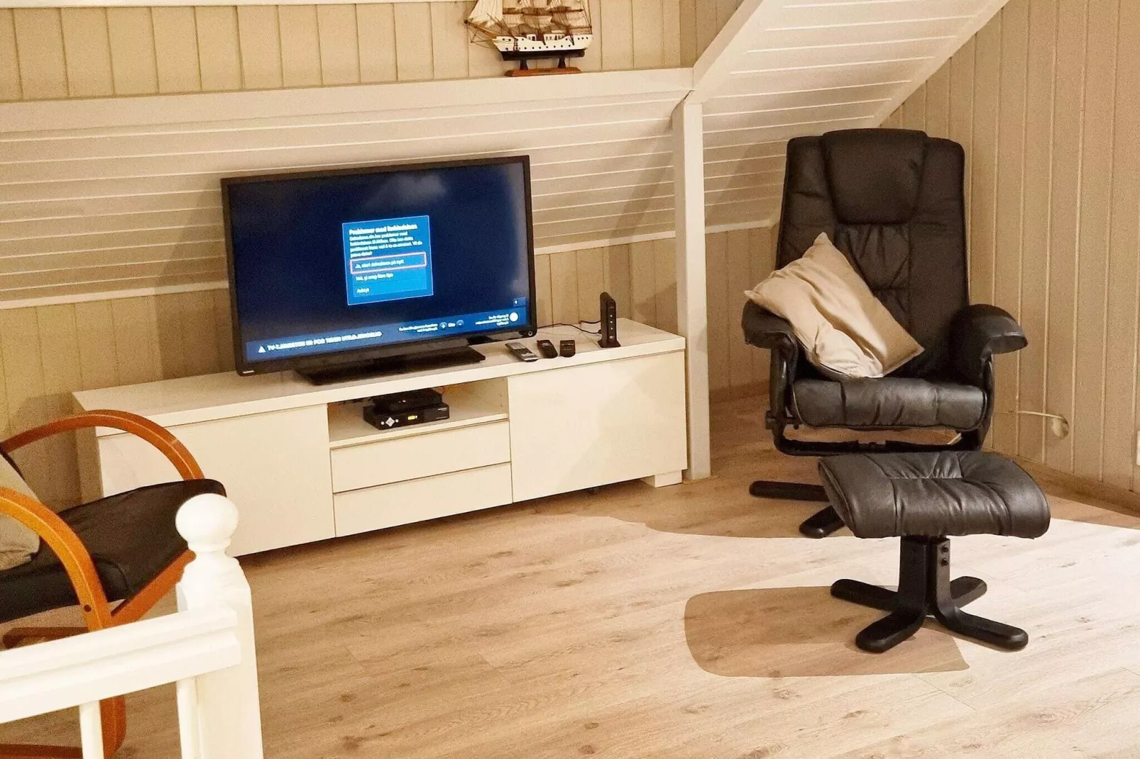 37596 JARLE-Indoor