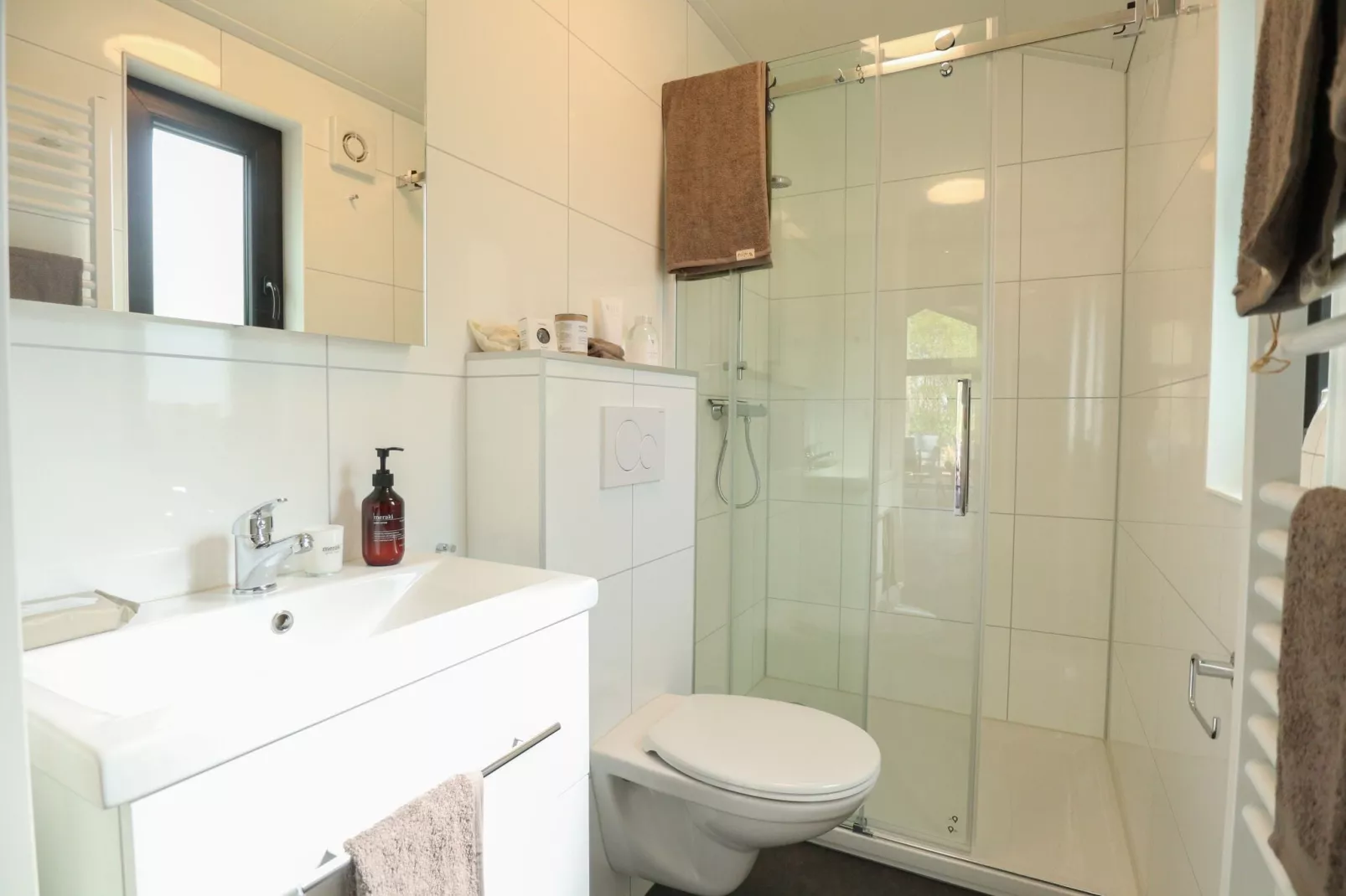 Resort Maasduinen 8-Badezimmer