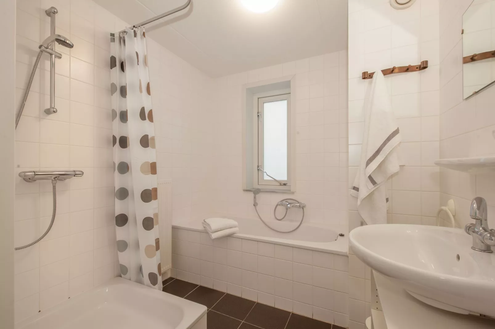 Cape Helius 21-Bathroom